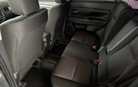 Mitsubishi Outlander III рестайлинг 3, 2014 год, 1 280 000 рублей, 10 фотография