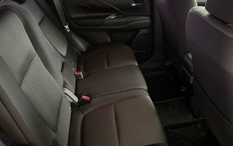 Mitsubishi Outlander III рестайлинг 3, 2014 год, 1 280 000 рублей, 17 фотография