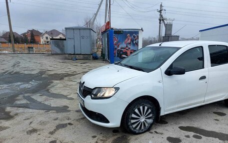 Renault Logan II, 2015 год, 600 000 рублей, 3 фотография