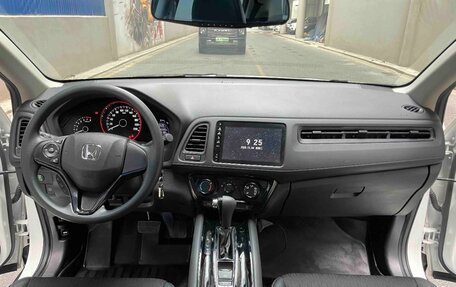 Honda Vezel, 2020 год, 1 740 000 рублей, 4 фотография