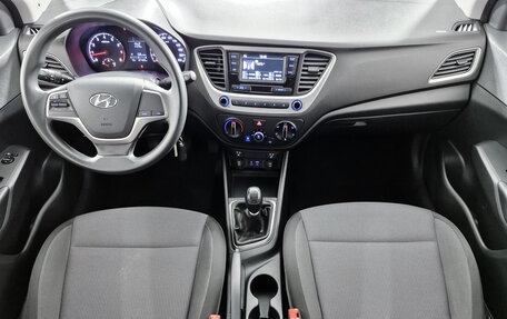 Hyundai Solaris II рестайлинг, 2017 год, 1 207 000 рублей, 12 фотография