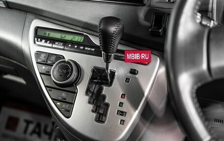 Toyota ISis I, 2010 год, 1 280 000 рублей, 14 фотография