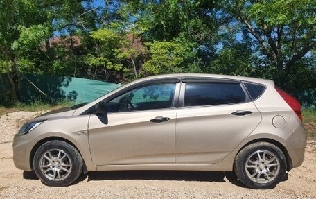 Hyundai Solaris II рестайлинг, 2012 год, 800 000 рублей, 4 фотография