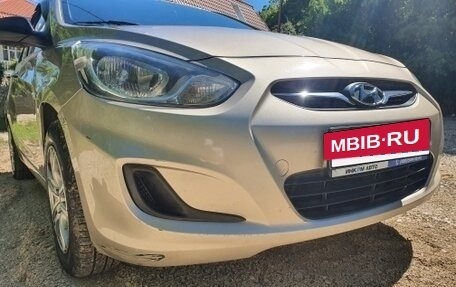 Hyundai Solaris II рестайлинг, 2012 год, 800 000 рублей, 3 фотография