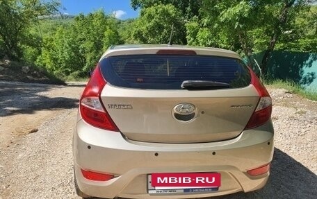 Hyundai Solaris II рестайлинг, 2012 год, 800 000 рублей, 5 фотография