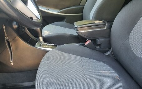 Hyundai Solaris II рестайлинг, 2012 год, 800 000 рублей, 38 фотография