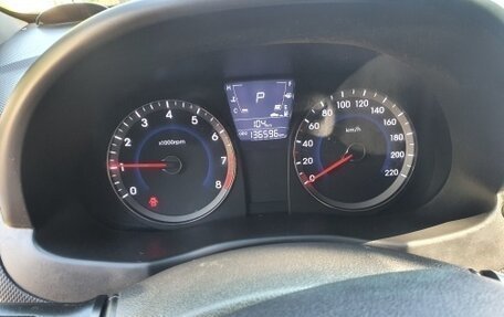 Hyundai Solaris II рестайлинг, 2012 год, 800 000 рублей, 35 фотография