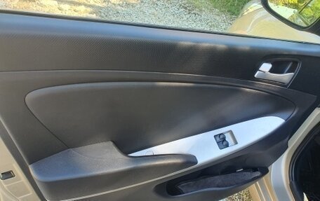 Hyundai Solaris II рестайлинг, 2012 год, 800 000 рублей, 29 фотография