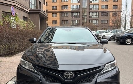 Toyota Camry, 2018 год, 2 000 000 рублей, 3 фотография