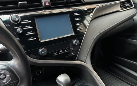 Toyota Camry, 2018 год, 2 000 000 рублей, 17 фотография