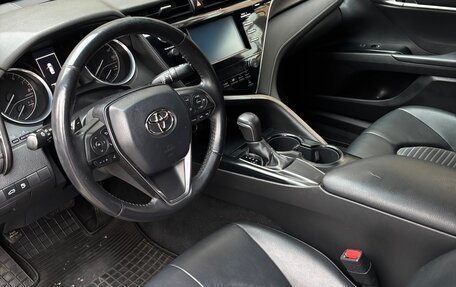 Toyota Camry, 2018 год, 2 000 000 рублей, 16 фотография