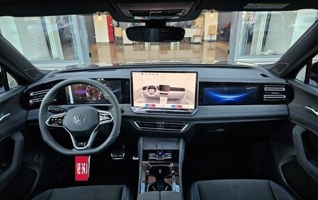 Volkswagen Tiguan, 2025 год, 4 950 000 рублей, 26 фотография