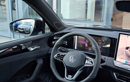 Volkswagen Tiguan, 2025 год, 4 950 000 рублей, 38 фотография