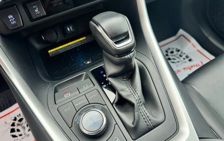 Toyota RAV4, 2020 год, 3 395 000 рублей, 8 фотография