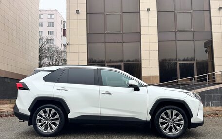 Toyota RAV4, 2020 год, 3 395 000 рублей, 18 фотография