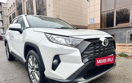 Toyota RAV4, 2020 год, 3 395 000 рублей, 21 фотография
