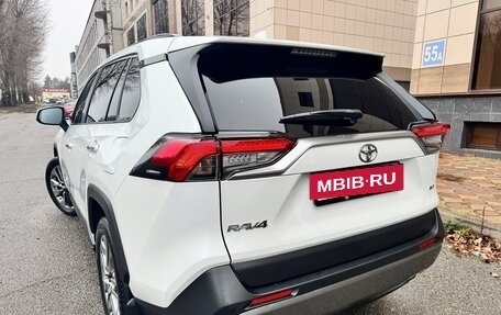 Toyota RAV4, 2020 год, 3 395 000 рублей, 19 фотография