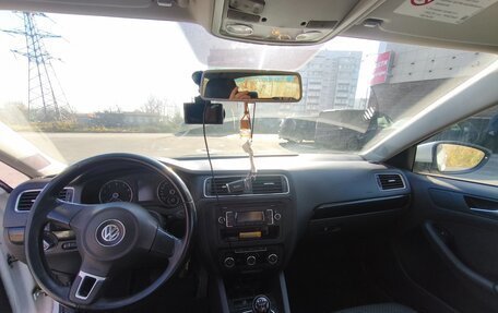 Volkswagen Jetta VI, 2013 год, 1 110 000 рублей, 3 фотография