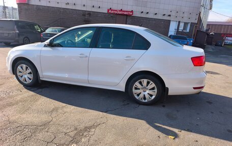 Volkswagen Jetta VI, 2013 год, 1 110 000 рублей, 2 фотография