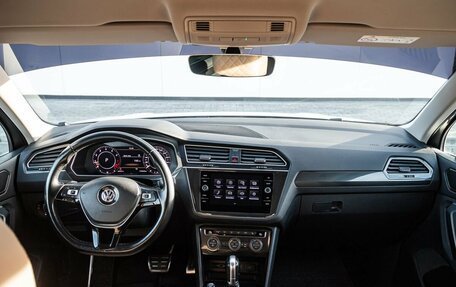 Volkswagen Tiguan II, 2018 год, 2 600 000 рублей, 22 фотография