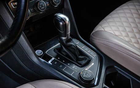 Volkswagen Tiguan II, 2018 год, 2 600 000 рублей, 31 фотография