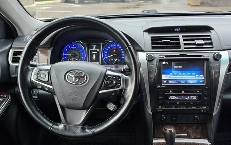 Toyota Camry, 2017 год, 2 300 000 рублей, 4 фотография