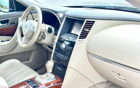 Infiniti QX70, 2016 год, 2 770 000 рублей, 19 фотография