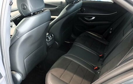 Mercedes-Benz E-Класс, 2019 год, 3 360 000 рублей, 24 фотография