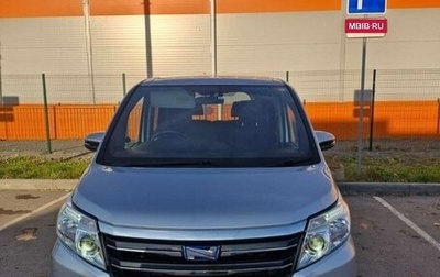 Toyota Noah III, 2015 год, 1 950 000 рублей, 1 фотография