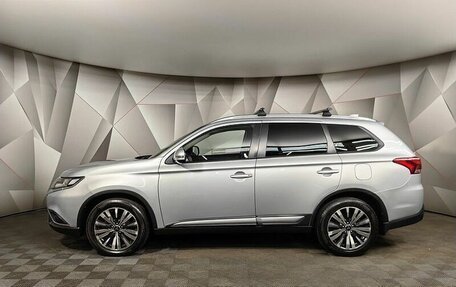 Mitsubishi Outlander III рестайлинг 3, 2018 год, 1 997 000 рублей, 5 фотография