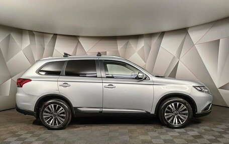 Mitsubishi Outlander III рестайлинг 3, 2018 год, 1 997 000 рублей, 6 фотография