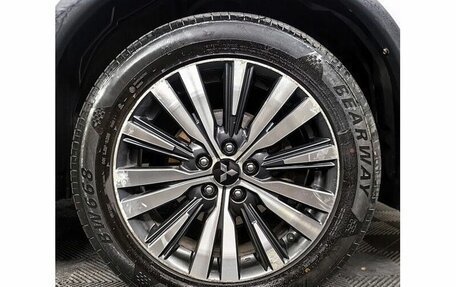 Mitsubishi Outlander III рестайлинг 3, 2018 год, 1 997 000 рублей, 9 фотография