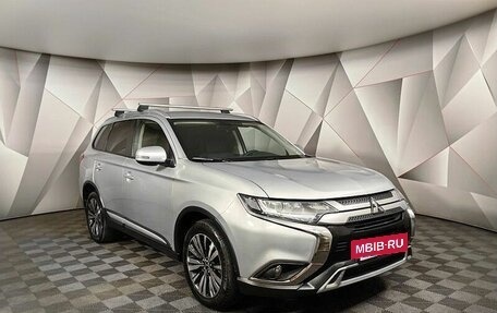 Mitsubishi Outlander III рестайлинг 3, 2018 год, 1 997 000 рублей, 3 фотография