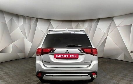 Mitsubishi Outlander III рестайлинг 3, 2018 год, 1 997 000 рублей, 8 фотография