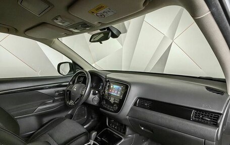 Mitsubishi Outlander III рестайлинг 3, 2018 год, 1 997 000 рублей, 13 фотография