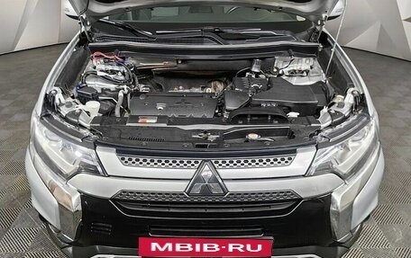 Mitsubishi Outlander III рестайлинг 3, 2018 год, 1 997 000 рублей, 11 фотография