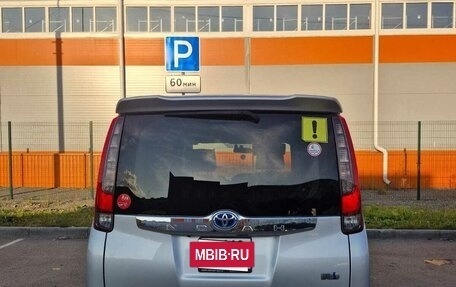 Toyota Noah III, 2015 год, 1 950 000 рублей, 4 фотография