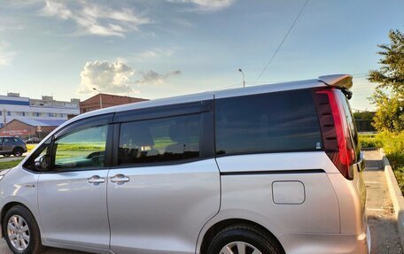 Toyota Noah III, 2015 год, 1 950 000 рублей, 13 фотография