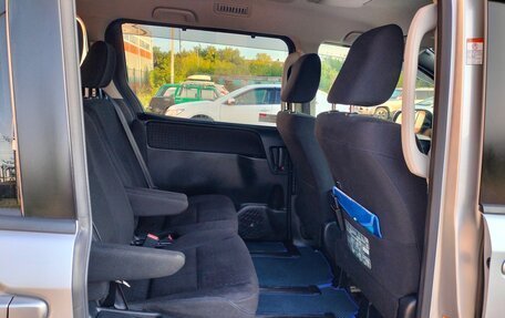 Toyota Noah III, 2015 год, 1 950 000 рублей, 11 фотография