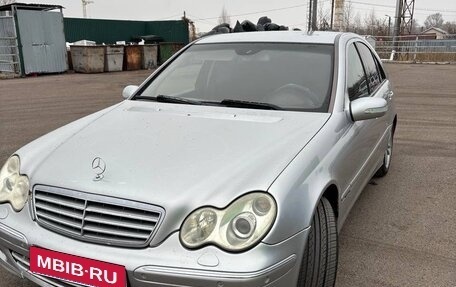 Mercedes-Benz C-Класс, 2004 год, 720 000 рублей, 1 фотография