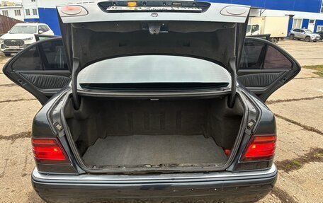 Mercedes-Benz E-Класс, 1998 год, 800 000 рублей, 14 фотография