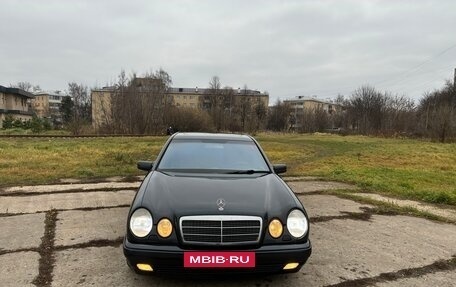 Mercedes-Benz E-Класс, 1998 год, 800 000 рублей, 3 фотография