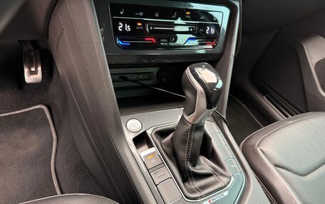 Volkswagen Tiguan II, 2021 год, 3 400 000 рублей, 24 фотография