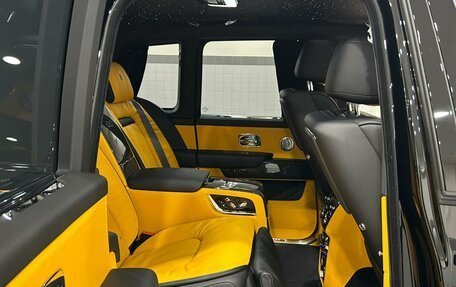 Rolls-Royce Cullinan, 2025 год, 77 990 000 рублей, 33 фотография