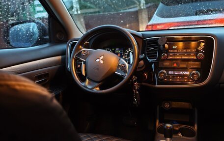 Mitsubishi Outlander III рестайлинг 3, 2013 год, 1 100 000 рублей, 16 фотография