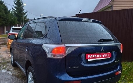 Mitsubishi Outlander III рестайлинг 3, 2013 год, 1 100 000 рублей, 2 фотография