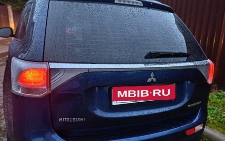 Mitsubishi Outlander III рестайлинг 3, 2013 год, 1 100 000 рублей, 12 фотография