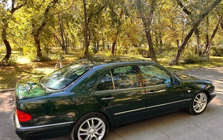 Mercedes-Benz E-Класс, 1996 год, 600 000 рублей, 2 фотография