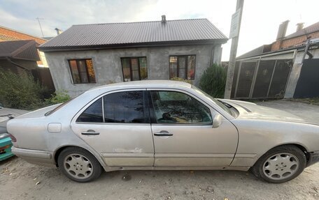 Mercedes-Benz E-Класс, 1996 год, 250 000 рублей, 2 фотография