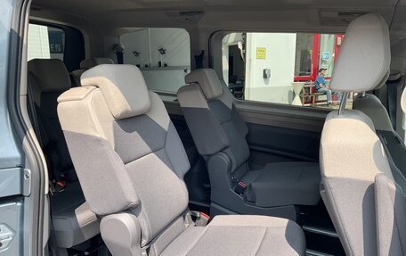 Volkswagen Multivan, 2021 год, 4 300 000 рублей, 12 фотография